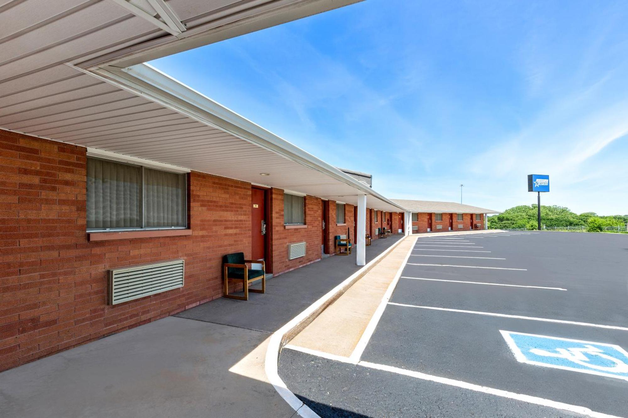 Americas Best Value Inn Belleville Esterno foto