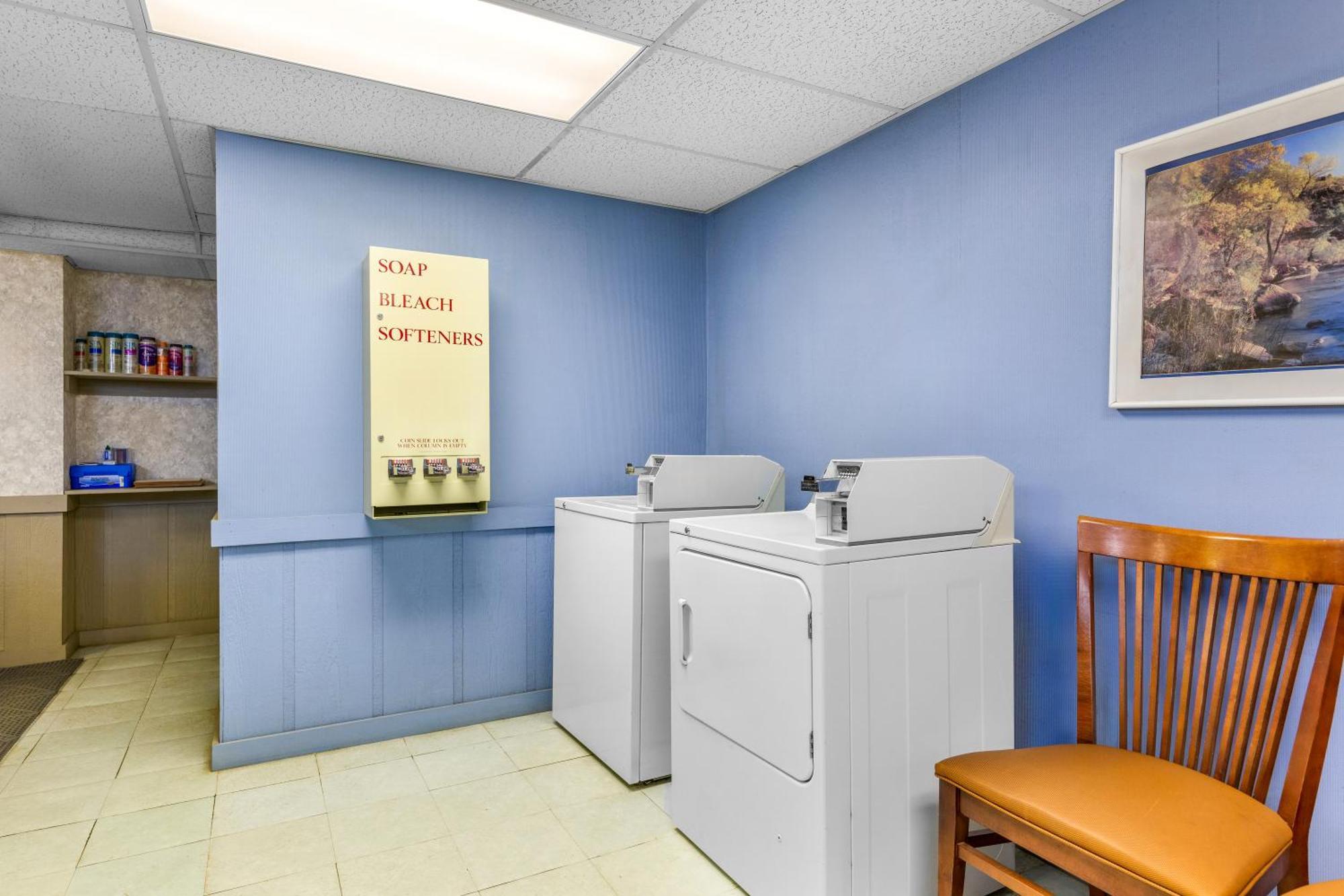 Americas Best Value Inn Belleville Esterno foto